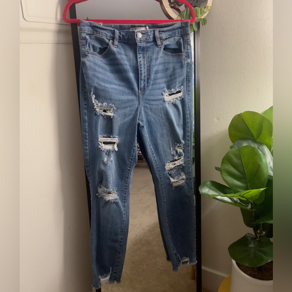DISTRESSED SKINNY JEANS 🦋.